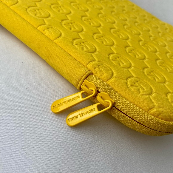 MK Michael Kors Neoprene iPad Tablet Sleeve Case Cover Yelow Embossed 8x10 - Picture 6 of 7